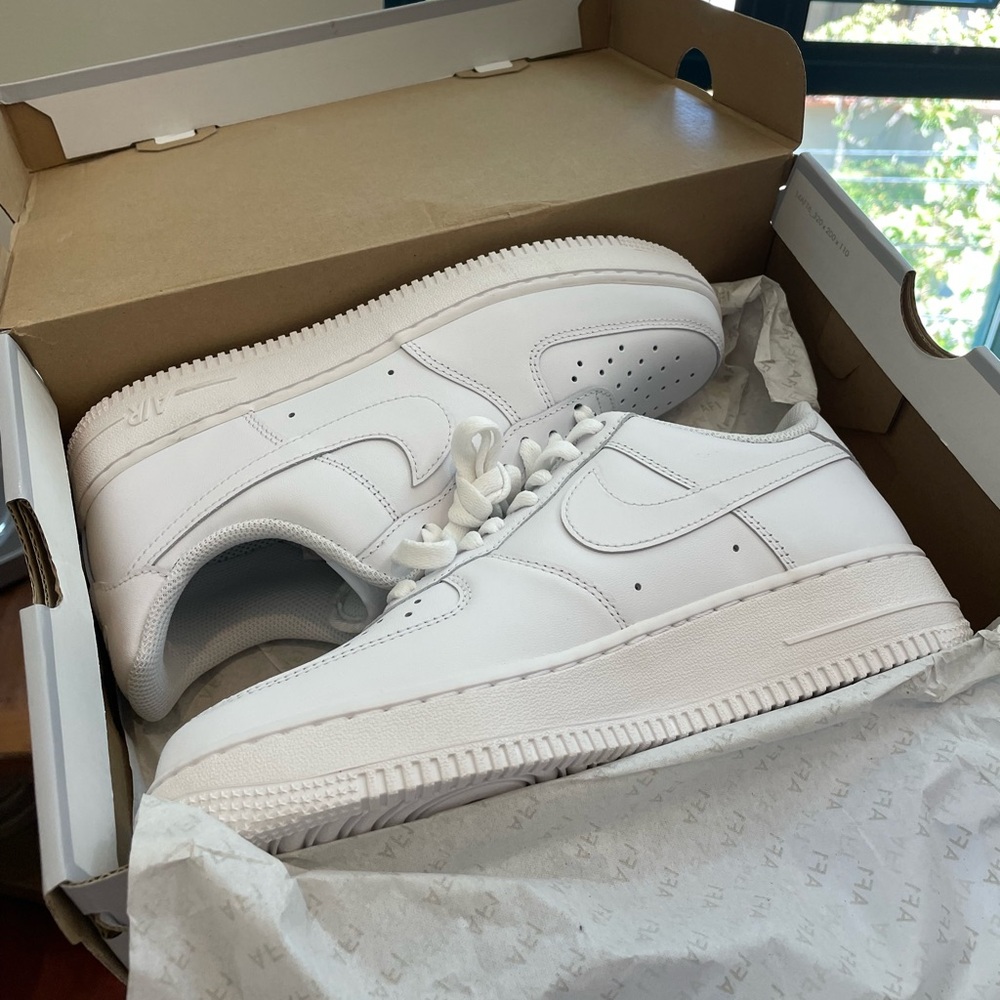 White Nike Air Force 1 ‘07